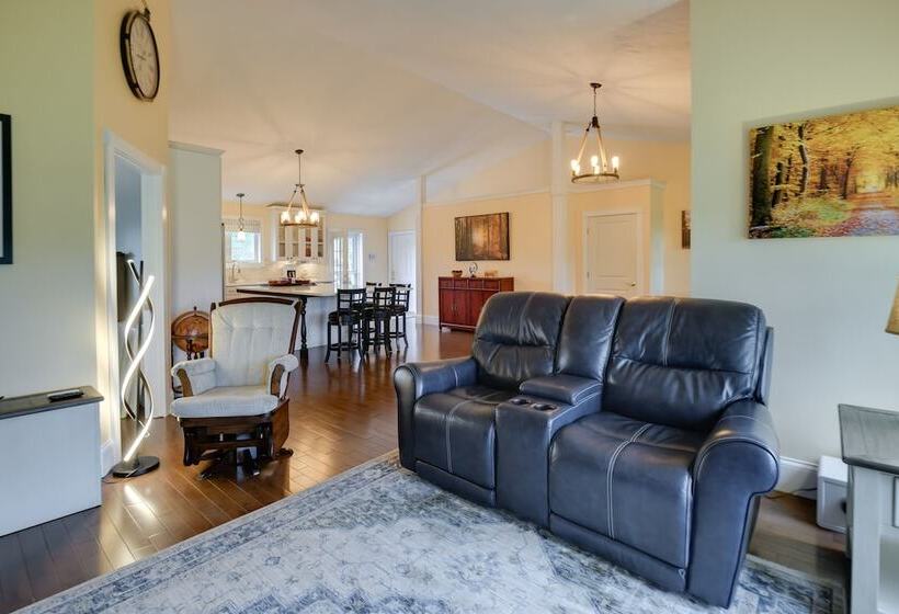 Conway Home W/ Private Hot Tub, Deck & Game Room!