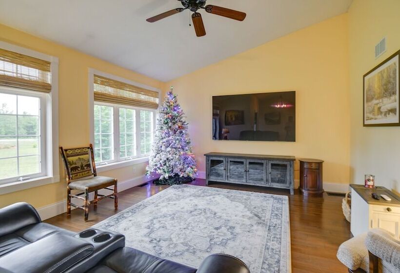 Conway Home W/ Private Hot Tub, Deck & Game Room!