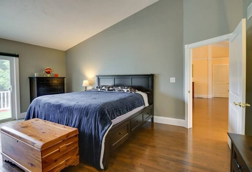 Conway Home W/ Private Hot Tub, Deck & Game Room!