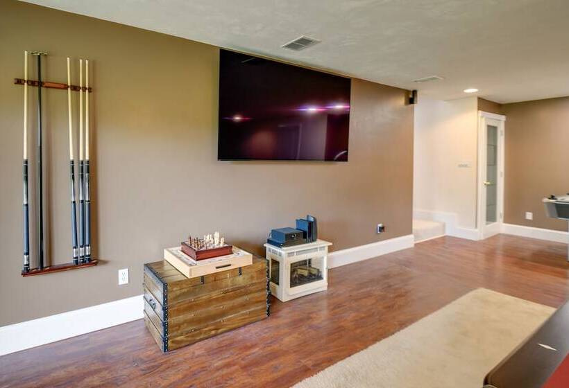 Conway Home W/ Private Hot Tub, Deck & Game Room!