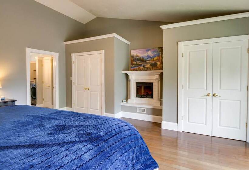 Conway Home W/ Private Hot Tub, Deck & Game Room!