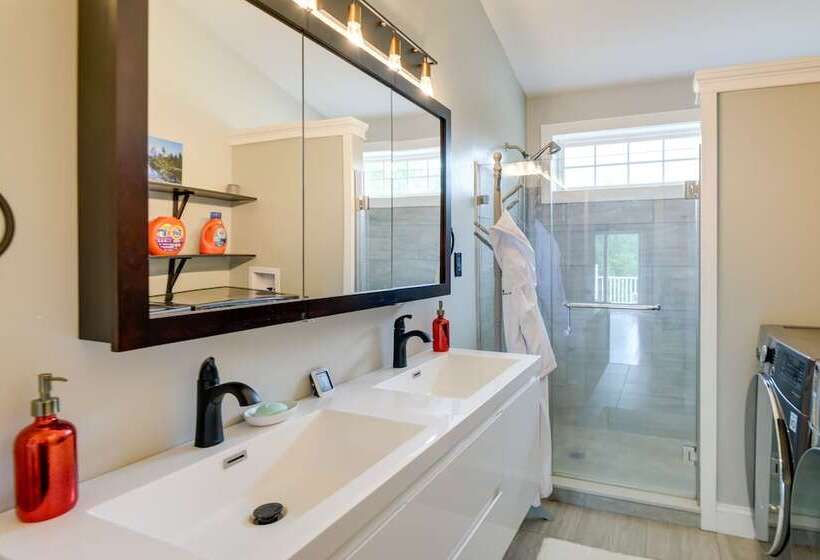 Conway Home W/ Private Hot Tub, Deck & Game Room!