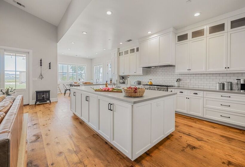 Cooperage By Avantstay Vineyard, Views, Soccer