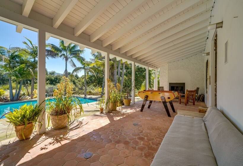 Farmhouse Chic Carpinteria Cottage W/ Pool Access