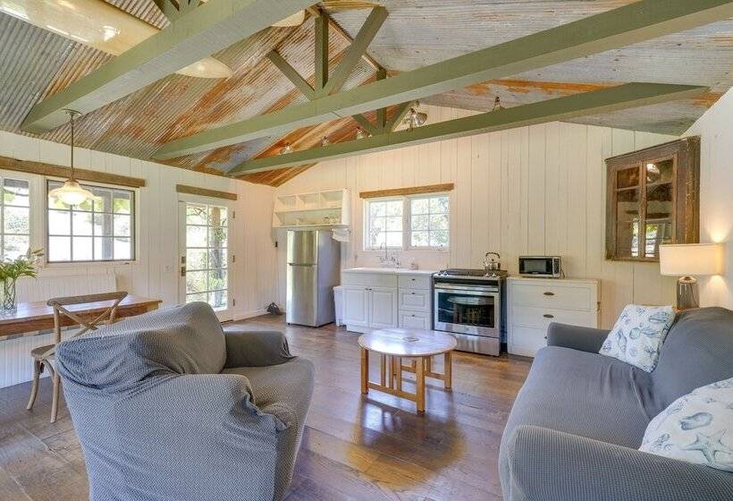 Farmhouse Chic Carpinteria Cottage W/ Pool Access