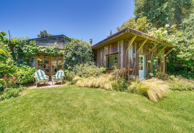 Farmhouse Chic Carpinteria Cottage W/ Pool Access