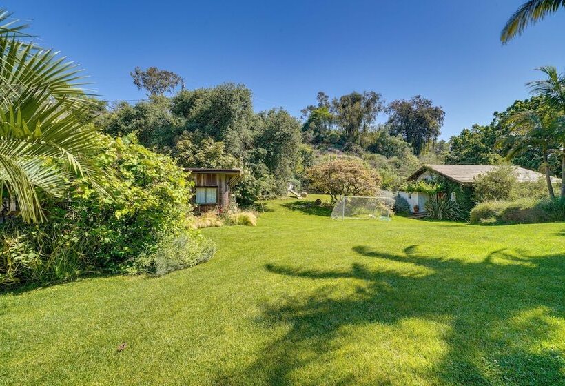 Farmhouse Chic Carpinteria Cottage W/ Pool Access