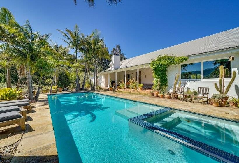 Farmhouse Chic Carpinteria Cottage W/ Pool Access