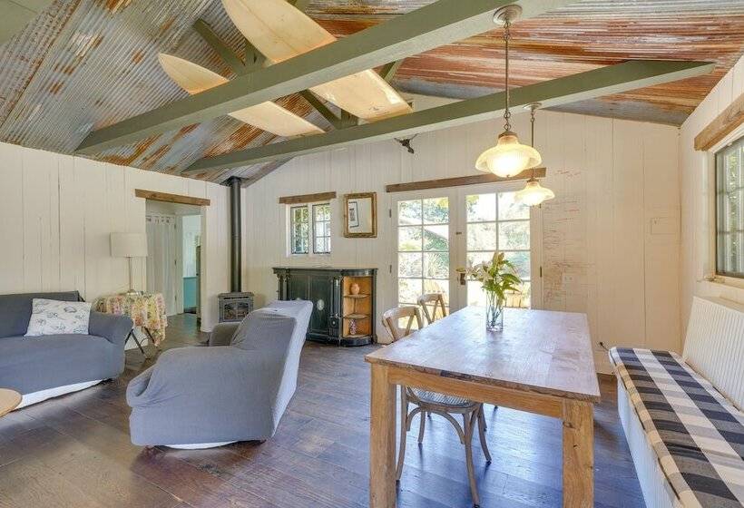 Farmhouse Chic Carpinteria Cottage W/ Pool Access