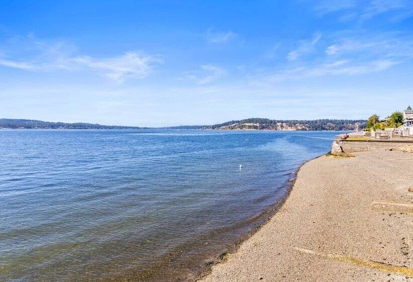 Beachfront Historical Home In University Place!