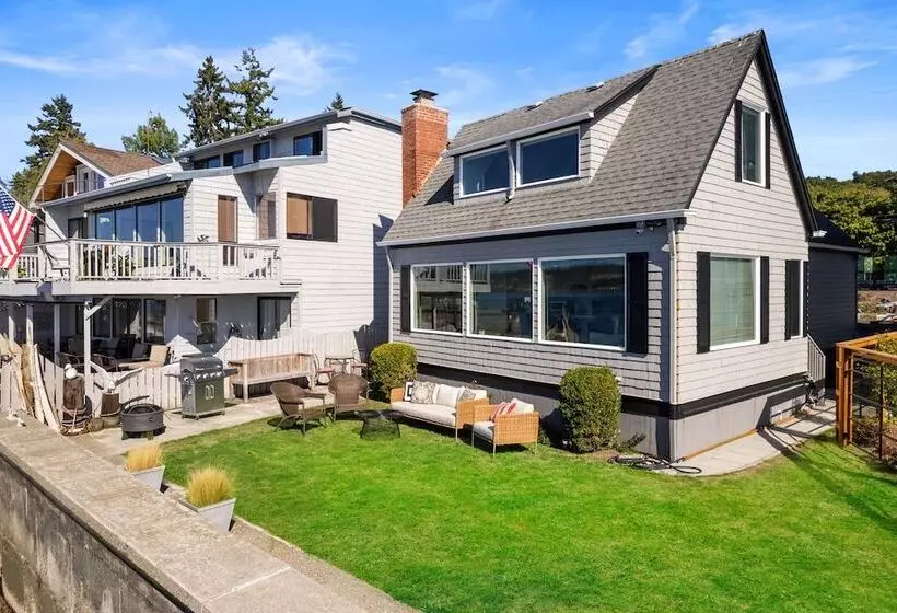 Beachfront Historical Home In University Place!