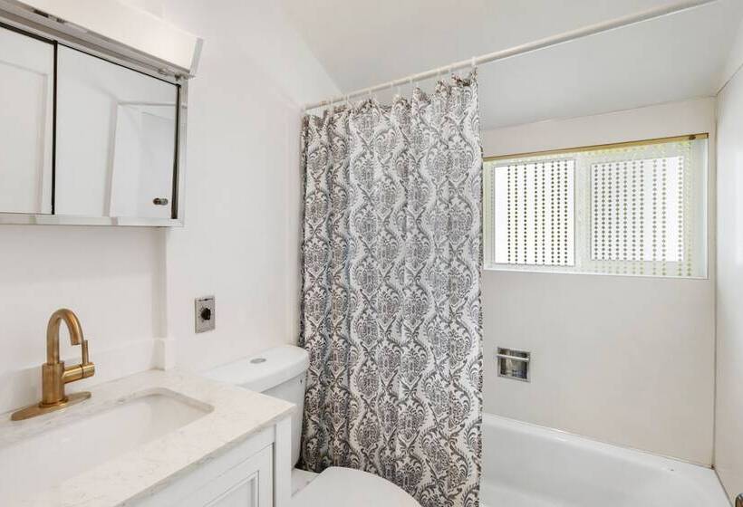 Beachfront Historical Home In University Place!