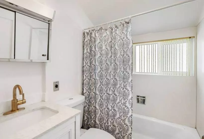 Beachfront Historical Home In University Place!