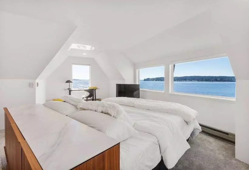 Beachfront Historical Home In University Place!