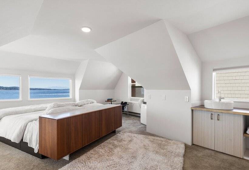 Beachfront Historical Home In University Place!