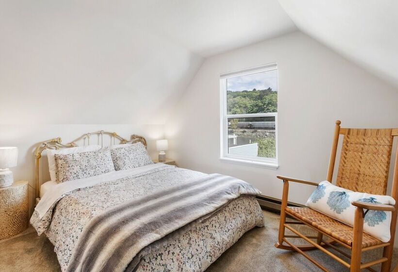 Beachfront Historical Home In University Place!