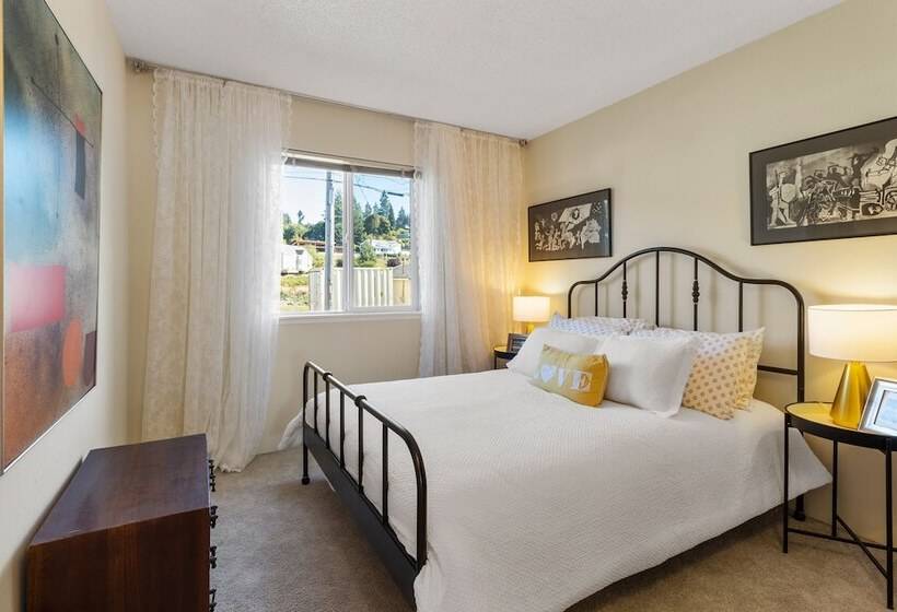 Beachfront Historical Home In University Place!