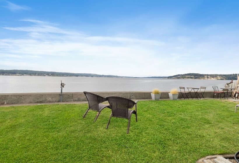 Beachfront Historical Home In University Place!