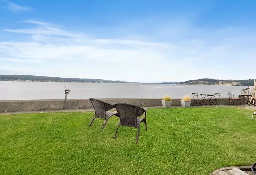Beachfront Historical Home In University Place!
