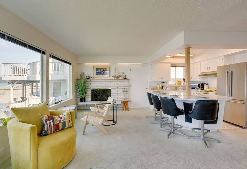 Beachfront Historical Home In University Place!