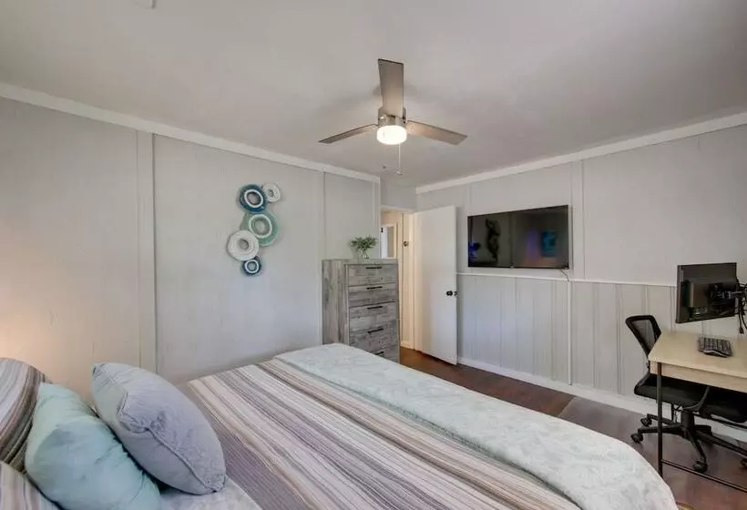 Home On Lake Bob Sandlin W/ Private Boat Dock!