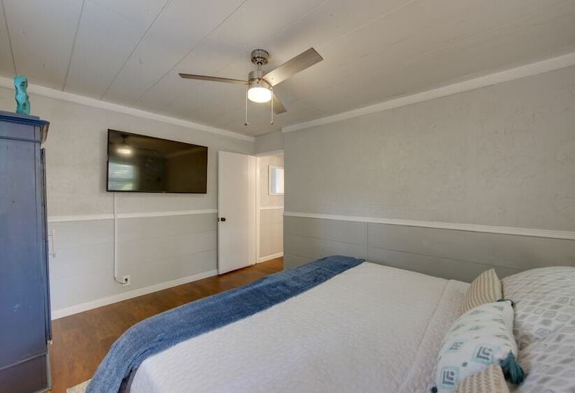 Home On Lake Bob Sandlin W/ Private Boat Dock!