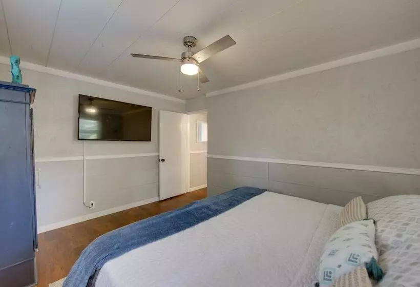 Home On Lake Bob Sandlin W/ Private Boat Dock!