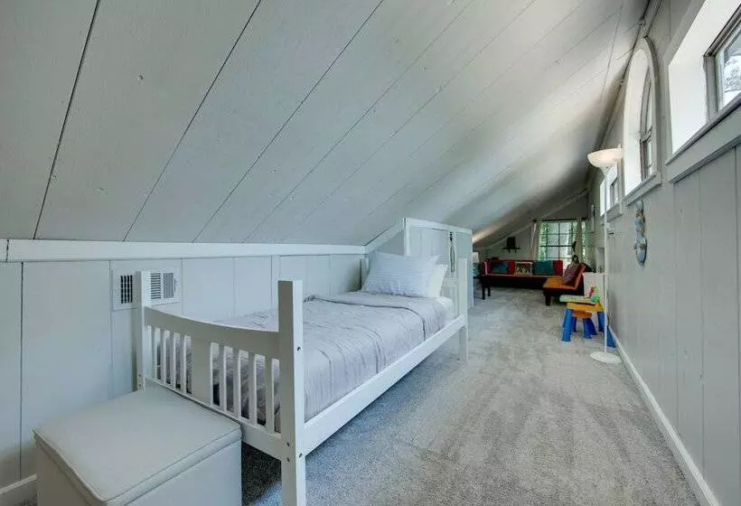 Home On Lake Bob Sandlin W/ Private Boat Dock!