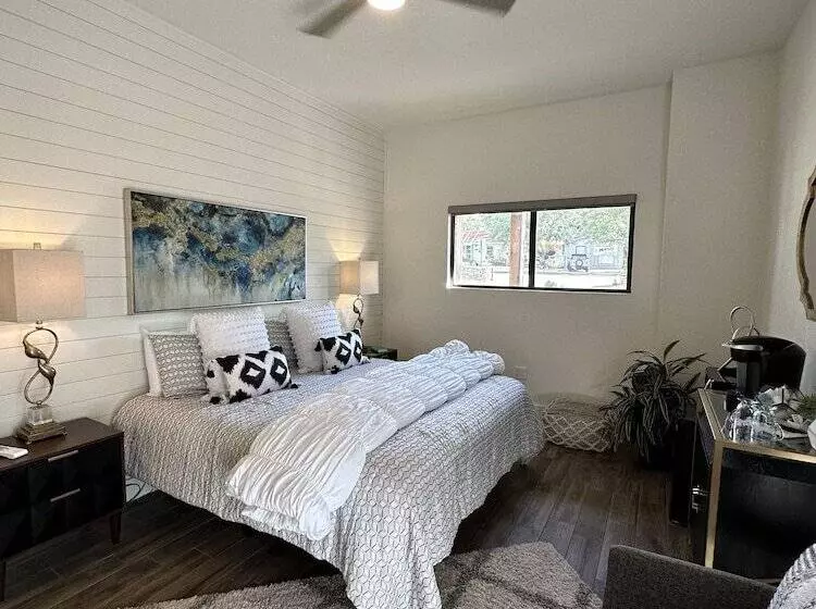 Hotelli Eagles Landing Lodge Private Suites And Group Lodging