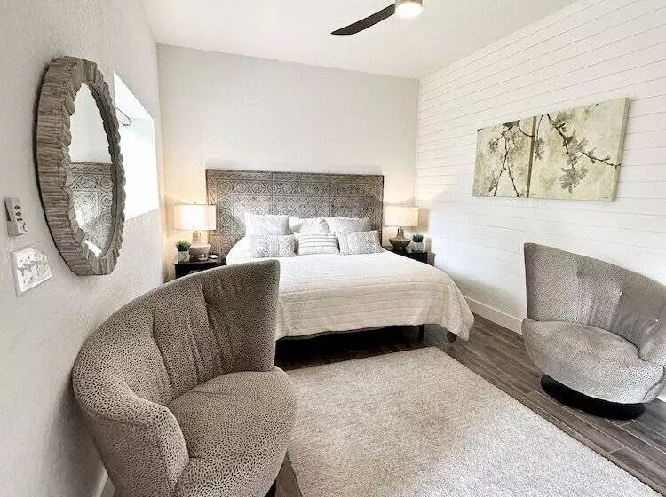 Hotelli Eagles Landing Lodge Private Suites And Group Lodging