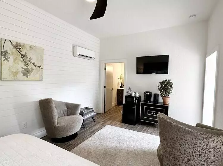 Hotelli Eagles Landing Lodge Private Suites And Group Lodging