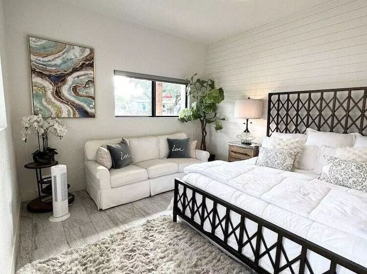 Hotelli Eagles Landing Lodge Private Suites And Group Lodging