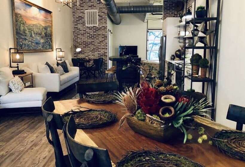 Отель Eagles Landing Lodge Private Suites And Group Lodging