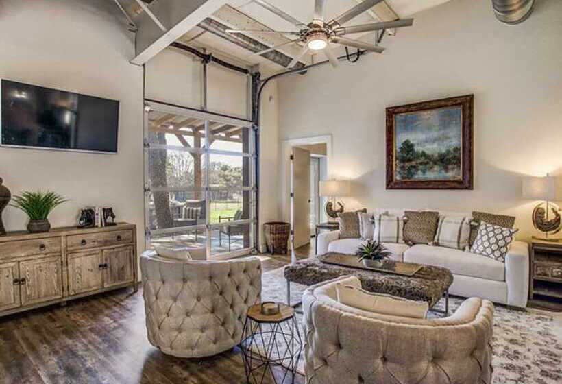 Отель Eagles Landing Lodge Private Suites And Group Lodging