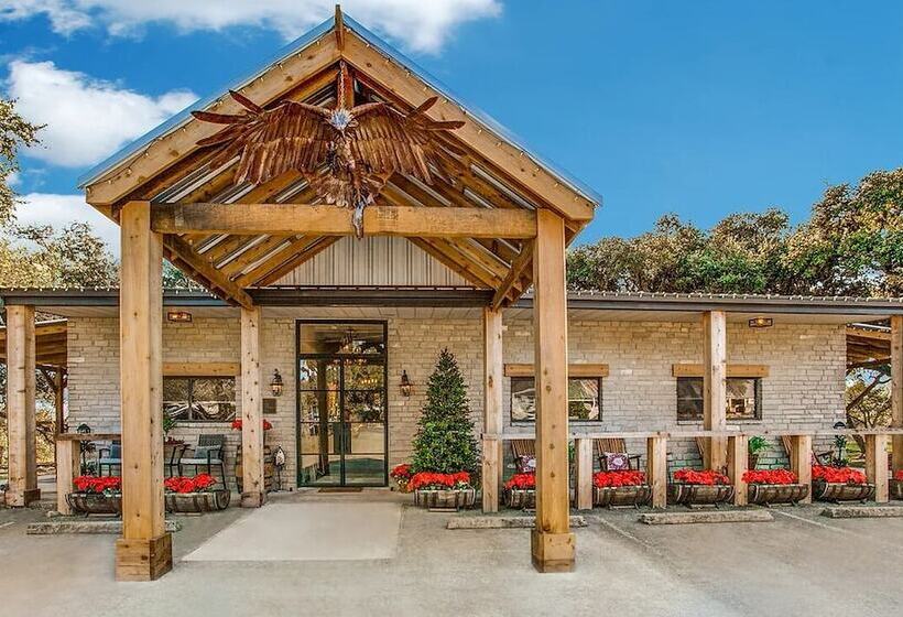 Отель Eagles Landing Lodge Private Suites And Group Lodging