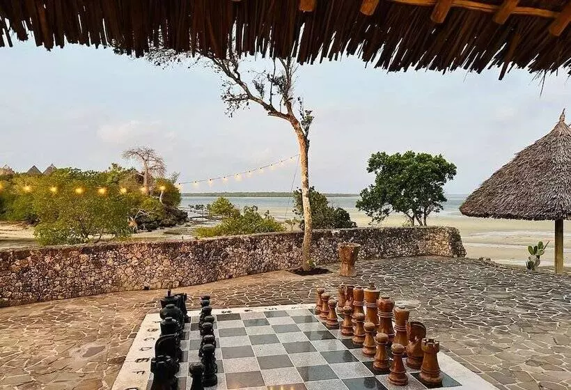 هتل Mwazaro Beach Lodge
