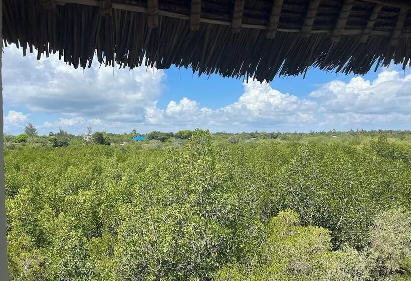 هتل Mwazaro Beach Lodge