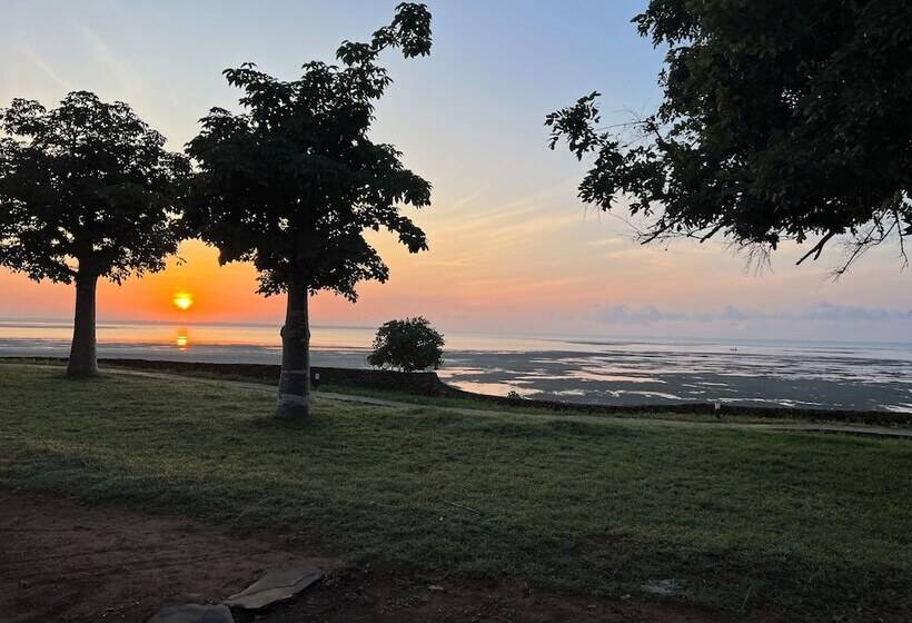 هتل Mwazaro Beach Lodge