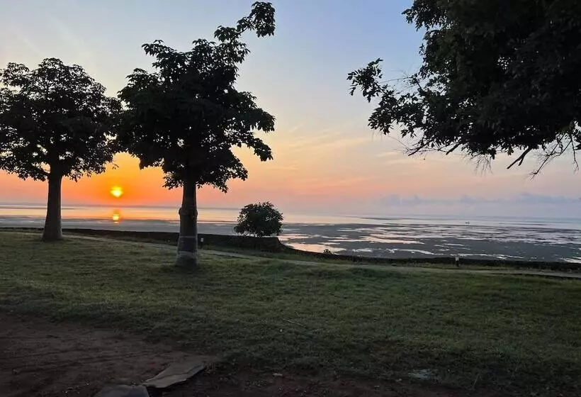 هتل Mwazaro Beach Lodge