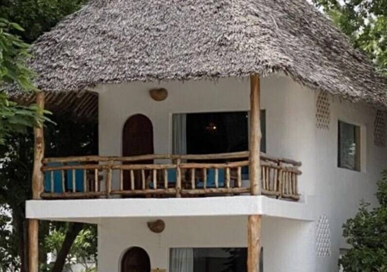 هتل Mwazaro Beach Lodge