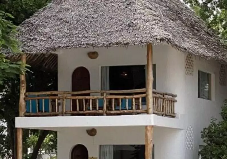 هتل Mwazaro Beach Lodge