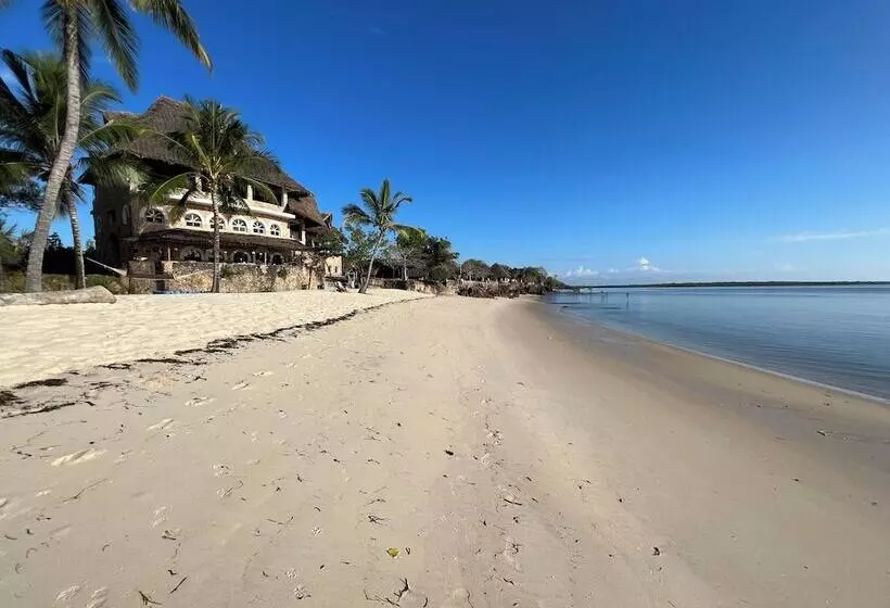 هتل Mwazaro Beach Lodge