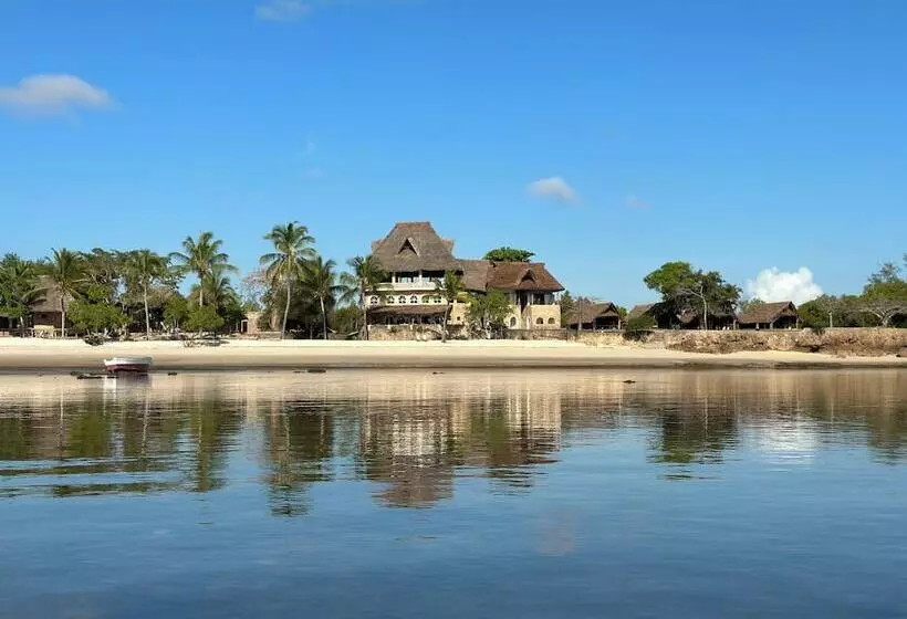 هتل Mwazaro Beach Lodge