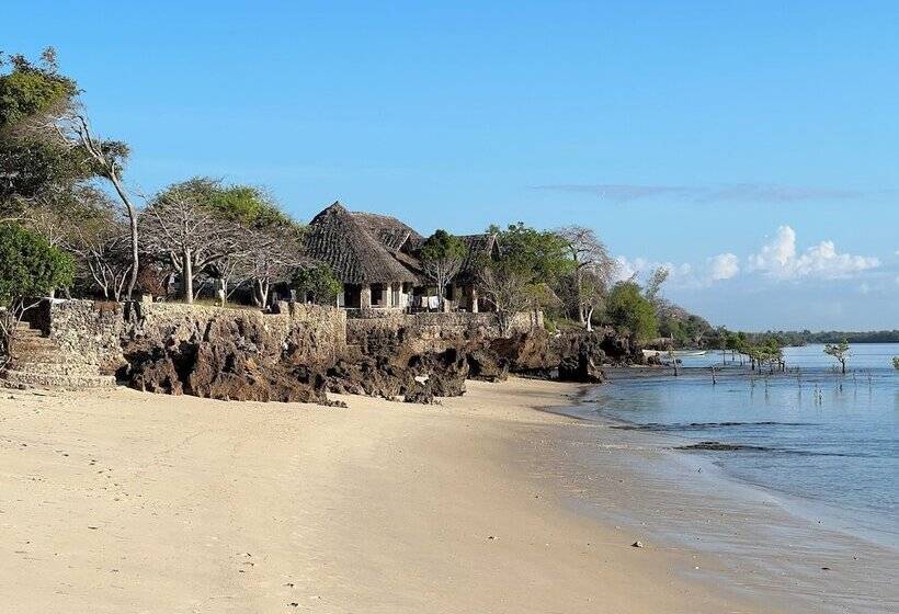 هتل Mwazaro Beach Lodge