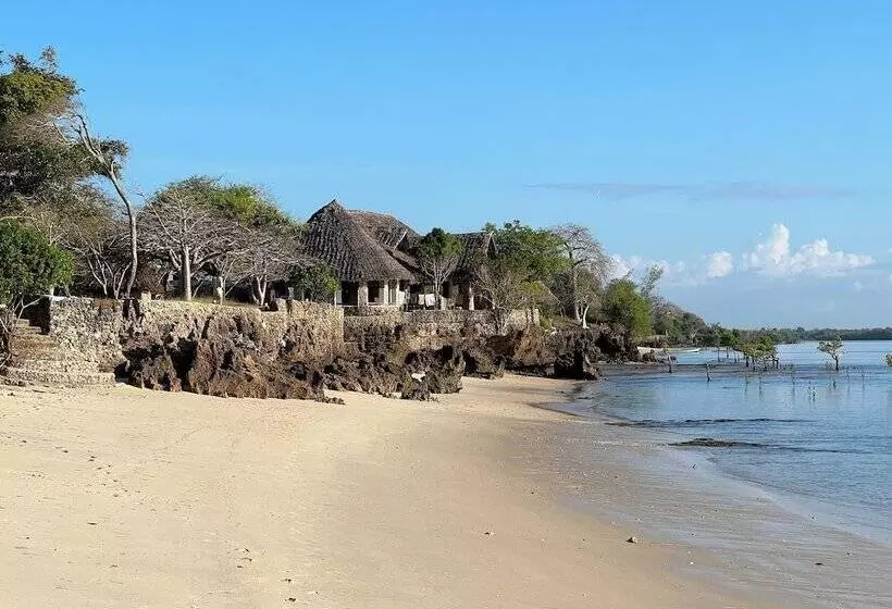 هتل Mwazaro Beach Lodge