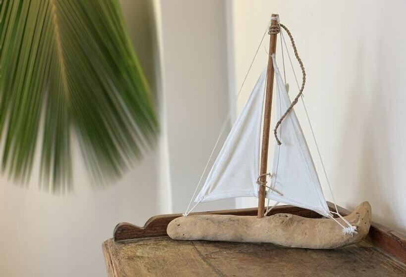 هتل Mwazaro Beach Lodge