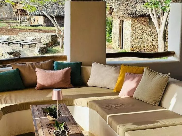 هتل Mwazaro Beach Lodge