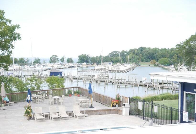 Отель The Lodge At Great Oak Landing