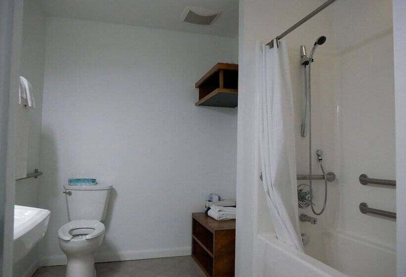 Отель The Lodge At Great Oak Landing