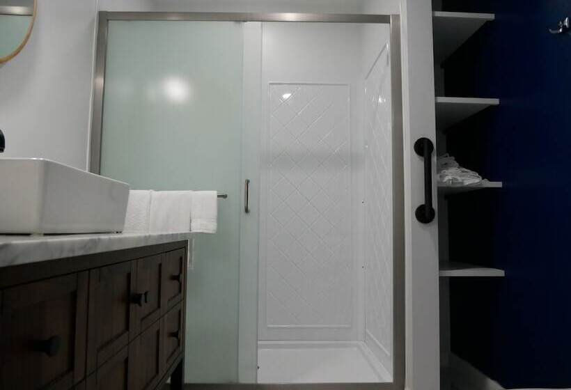 Отель The Lodge At Great Oak Landing